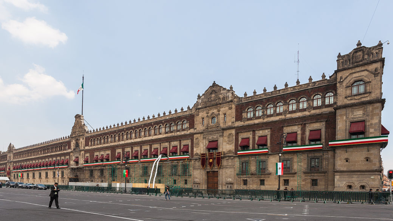 Palacio_Nacional,_México_D.F.,_México,_2013-10-16,_DD_119